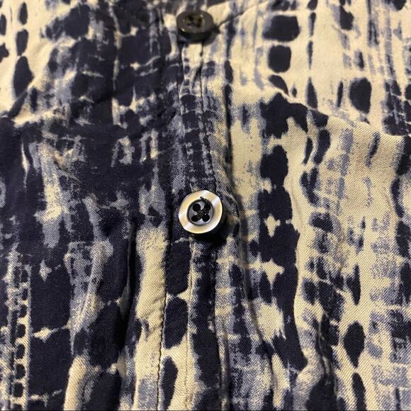 Torrid BLUE TIE-DYE CHALLIS TIE FRONT DOLMAN Cropped TOP Blouse coastal L/0 - Picture 7 of 14